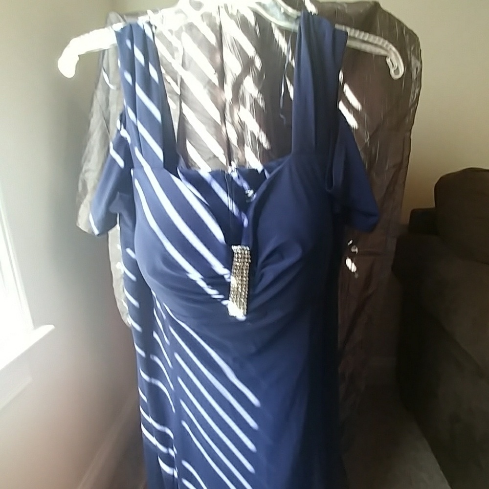 Dress - Picture 2 of 3